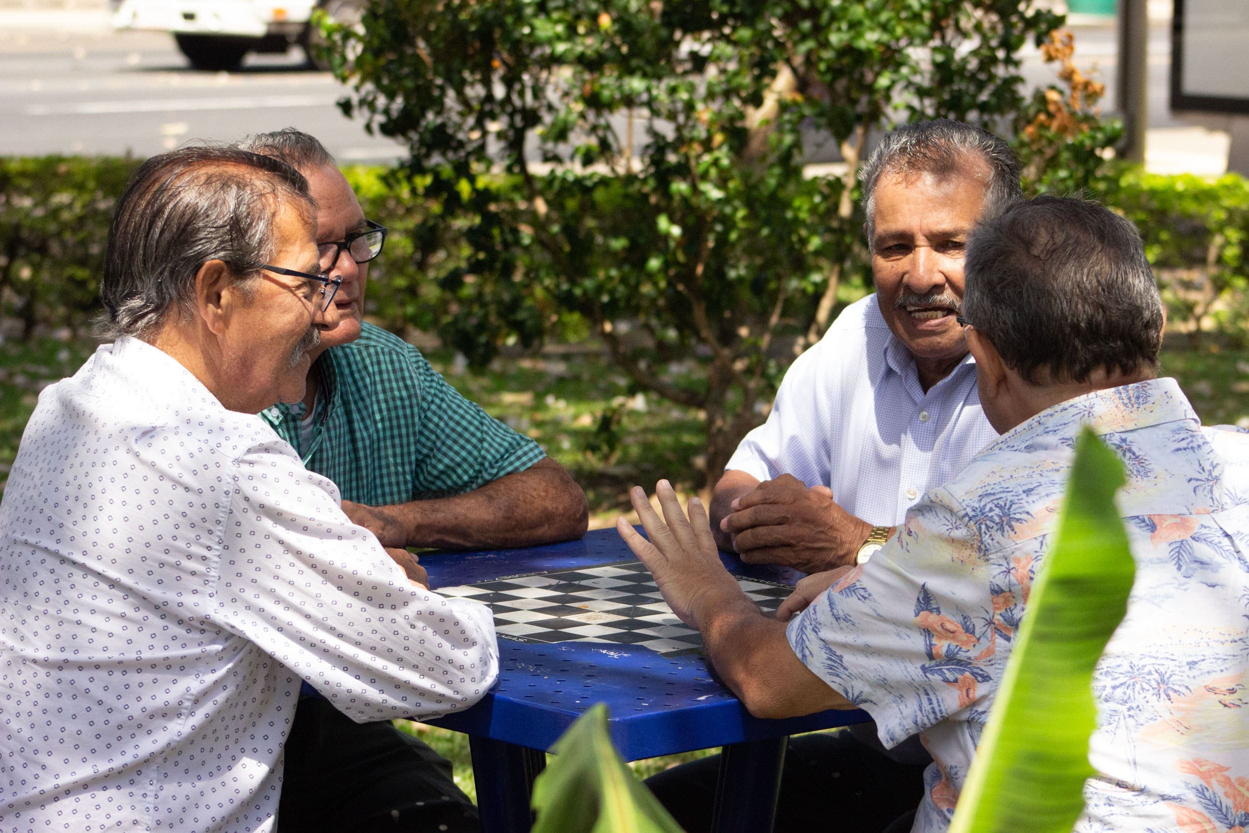 Adultos mayores disfrutando juntos